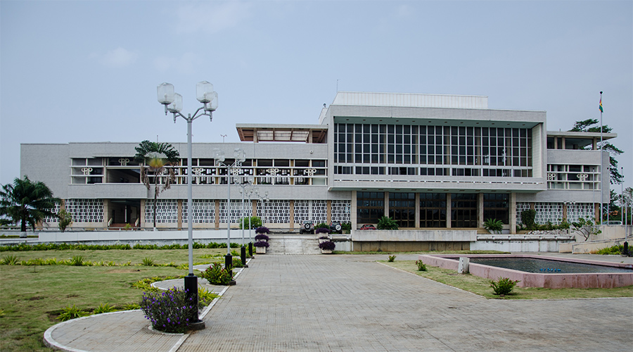 Foto des Parlamentsgebäudes in São Tomé Stadt, São Tomé e Príncipe