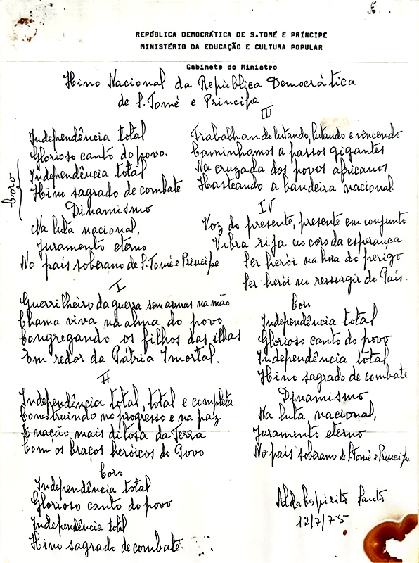 Foto des Originaltextes der Nationalhymne von São Tomé e Príncipe